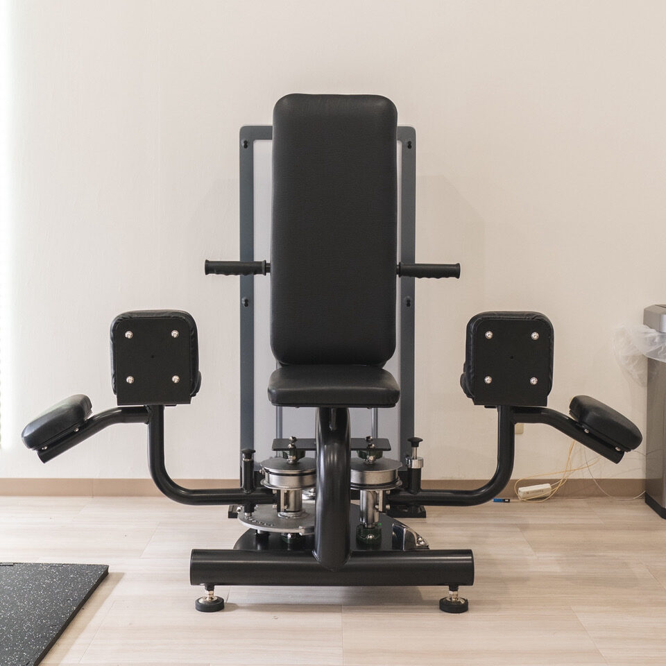 業界先駆けのストレッチマシン
”ZEROi”を採用